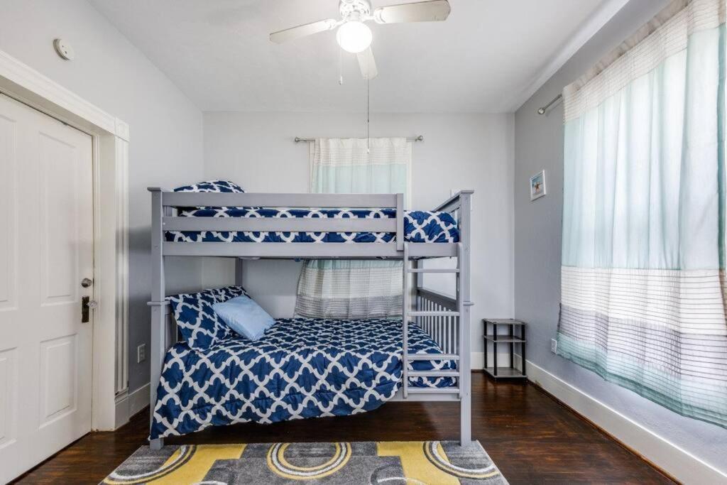 Cozy Sea Breeze Bungalow - 2 Mins To The Beach Galveston Exterior foto